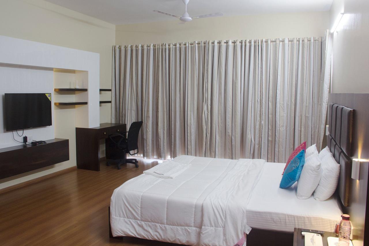 Amanora Park Town Pune Exterior photo