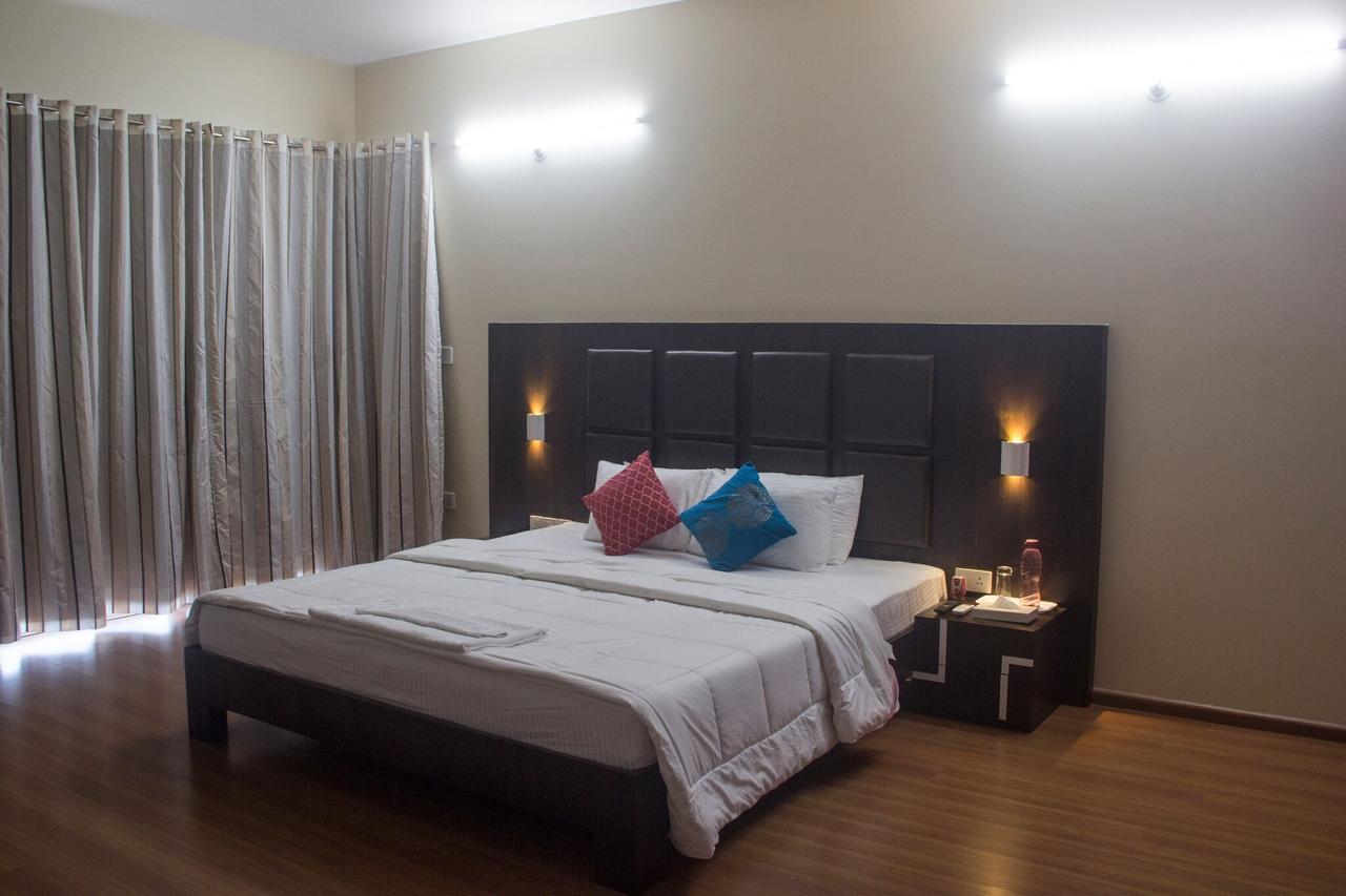 Amanora Park Town Pune Exterior photo